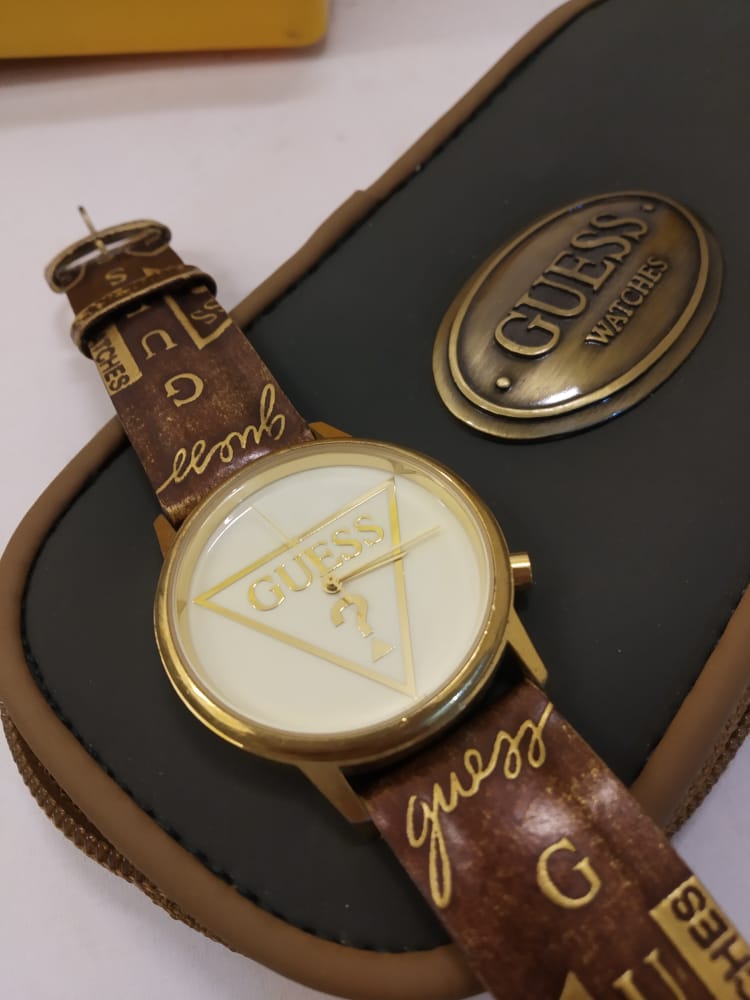 Jam Tangan Guess Inc 1995.