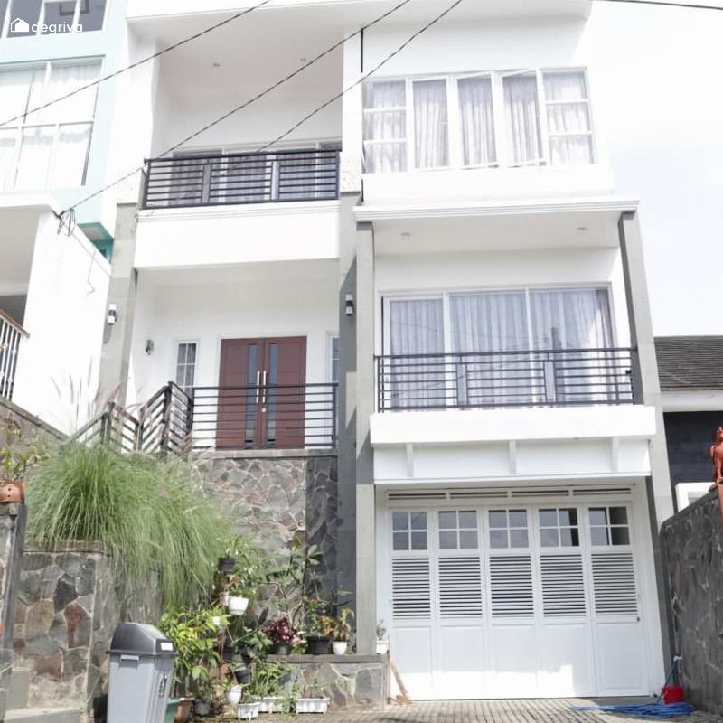 Rumah Cantik Siap Huni Type 222/184 di Lembang Bandung