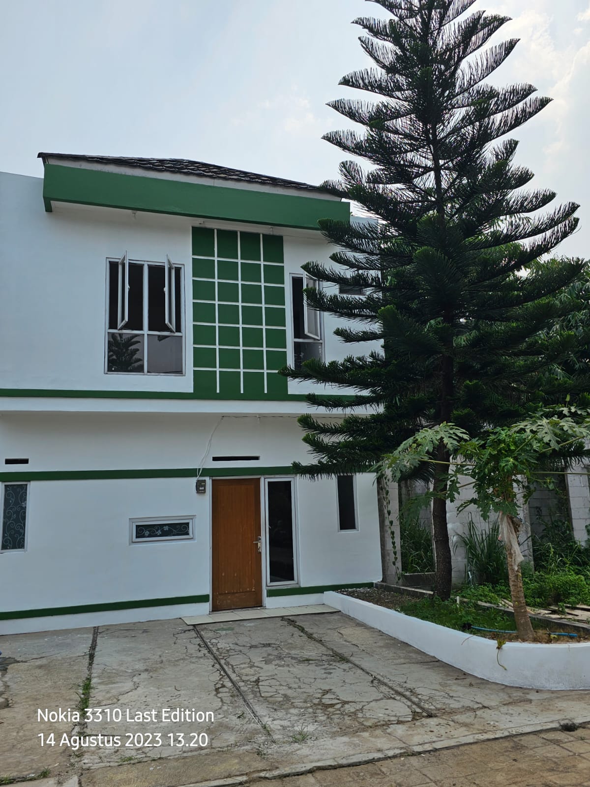 Rumah 2 Lantai Dekat Stasiun Cilebut Bogor - Karadenan Townhouse